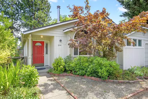 204 Patterson St, Ashland, OR 97520