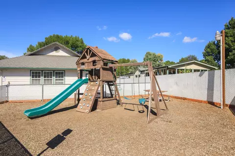 633 E Archwood Dr UNIT 44, Eagle Point, OR 97524 photo 22