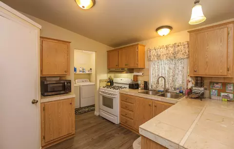 633 E Archwood Dr UNIT 44, Eagle Point, OR 97524 photo 7