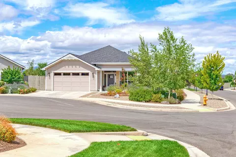 106 Connecticut Ct, Medford, OR 97504