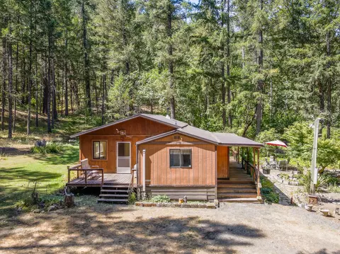 5406 Evans Creek Rd, Rogue River, OR 97537