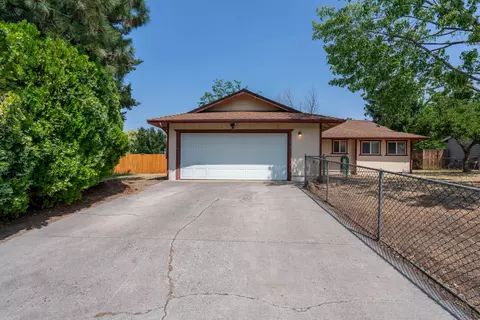 2425 SW Glacier Ave, Redmond, OR 97756