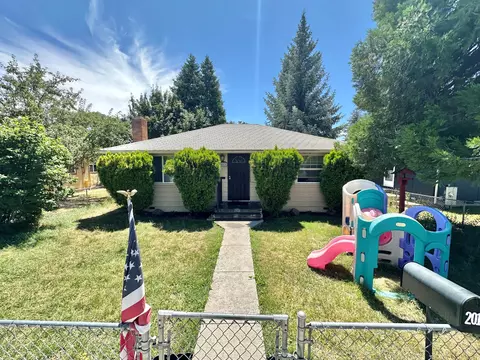 2012 Applegate Ave, Klamath Falls, OR 97601