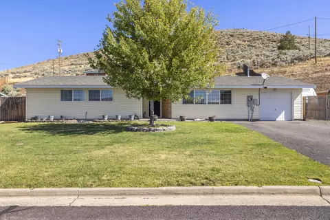 10047 Westbrook Dr, Klamath Falls, OR 97603