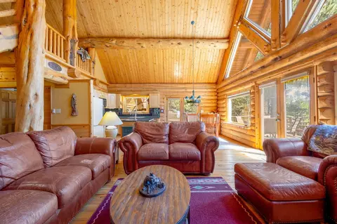 Living - 17337 Elsinore Rd, Bend, OR 97707 photo 4 of 5