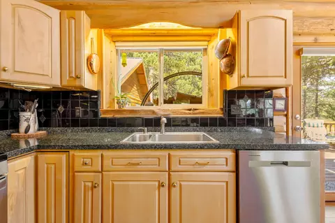 Kitchen - 17337 Elsinore Rd, Bend, OR 97707 photo 4 of 4