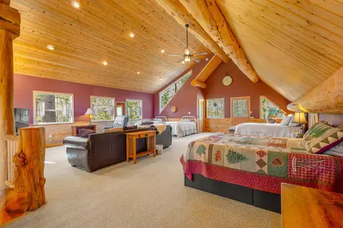Bedroom - 17337 Elsinore Rd, Bend, OR 97707 photo 6 of 9
