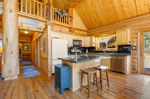 Kitchen - 17337 Elsinore Rd, Bend, OR 97707 photo 1 of 4