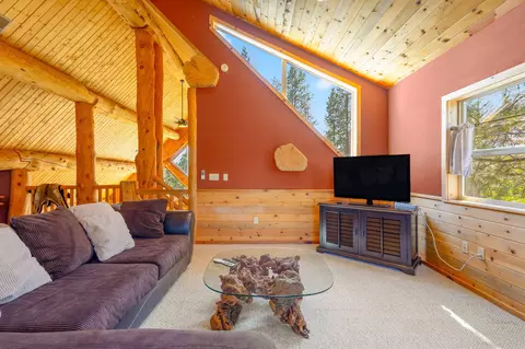 Living - 17337 Elsinore Rd, Bend, OR 97707 photo 5 of 5