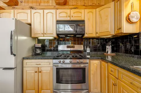 Kitchen - 17337 Elsinore Rd, Bend, OR 97707 photo 3 of 4