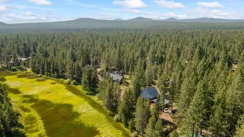 View/Area - 17337 Elsinore Rd, Bend, OR 97707 photo 3 of 6