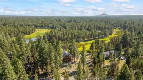 View/Area - 17337 Elsinore Rd, Bend, OR 97707 photo 2 of 6