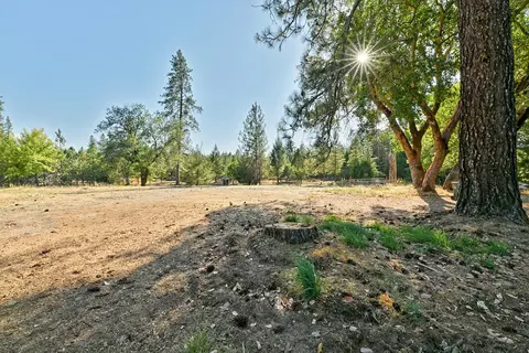 8448 Evans Creek Rd, Rogue River, OR 97537