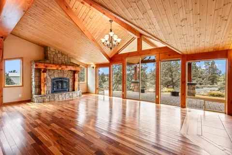 Living - 67134 Central St, Bend, OR 97703 photo 1 of 4