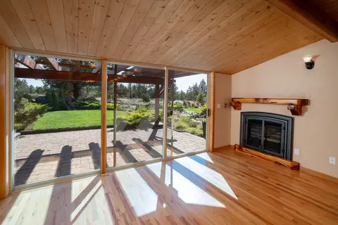 Living - 67134 Central St, Bend, OR 97703 photo 4 of 4