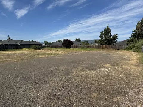 4399 Table Rock Rd, Central Point, OR 97502 photo 3