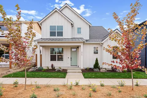 2761 NE Rainier Dr #LOT 32, Bend, OR 97701