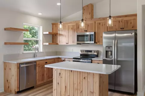 Kitchen - 2870 NE Jackdaw Dr, Bend, OR 97701 photo 2 of 3
