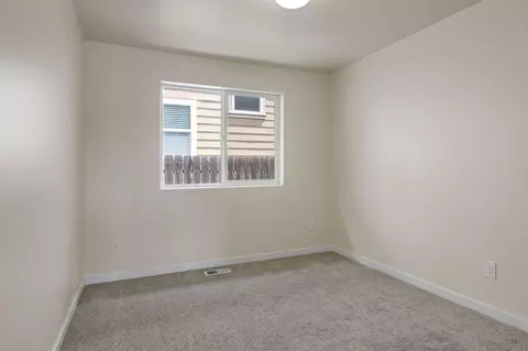 Bedroom - 2870 NE Jackdaw Dr, Bend, OR 97701 photo 2 of 3