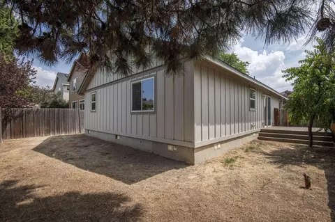 Exterior - 2870 NE Jackdaw Dr, Bend, OR 97701 photo 3 of 7