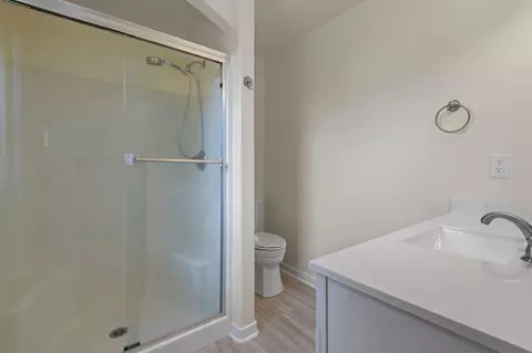 Bath - 2870 NE Jackdaw Dr, Bend, OR 97701 photo 2 of 3
