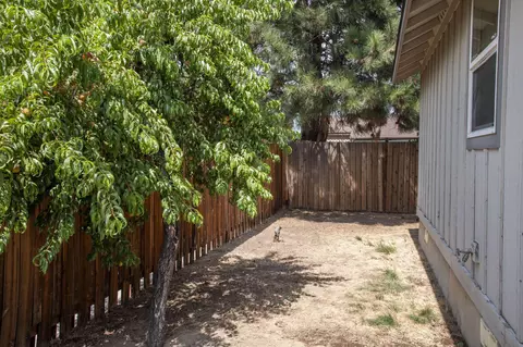 Exterior - 2870 NE Jackdaw Dr, Bend, OR 97701 photo 4 of 7