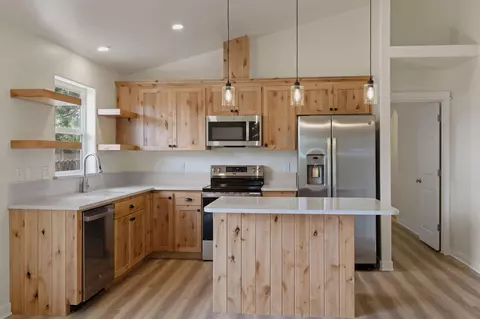 Kitchen - 2870 NE Jackdaw Dr, Bend, OR 97701 photo 1 of 3