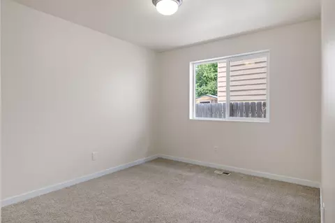 Bedroom - 2870 NE Jackdaw Dr, Bend, OR 97701 photo 3 of 3