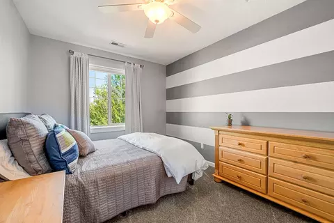 Bedroom - 20450 Jacklight Ln, Bend, OR 97702 photo 4 of 7