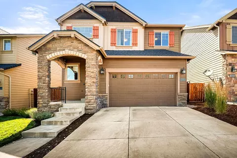20450 Jacklight Ln, Bend, OR 97702