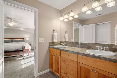 Bath - 20450 Jacklight Ln, Bend, OR 97702 photo 2 of 3