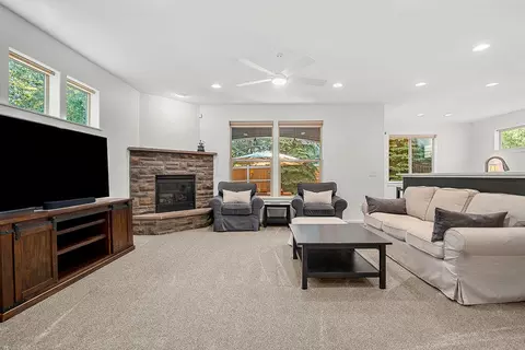 Living - 20450 Jacklight Ln, Bend, OR 97702 photo 1 of 2
