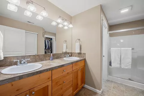 Bath - 20450 Jacklight Ln, Bend, OR 97702 photo 1 of 3