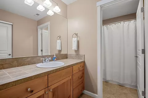 Bath - 20450 Jacklight Ln, Bend, OR 97702 photo 3 of 3