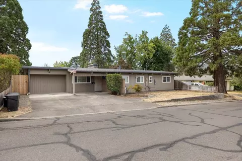 204 Kings Way, Central Point, OR 97502