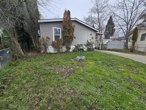 522 Meadow Ln, Eagle Point, OR 97524