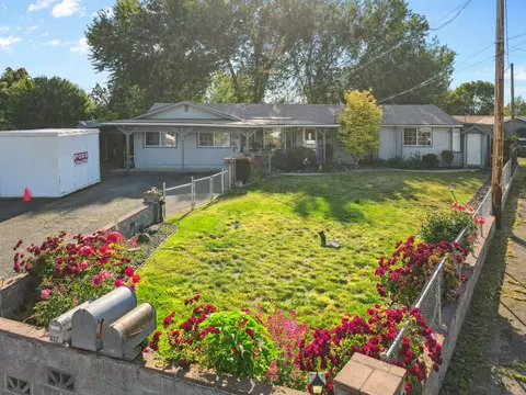 916 Chestnut St, Medford, OR 97501