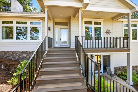 510 Scenic Dr, Jacksonville, OR 97530