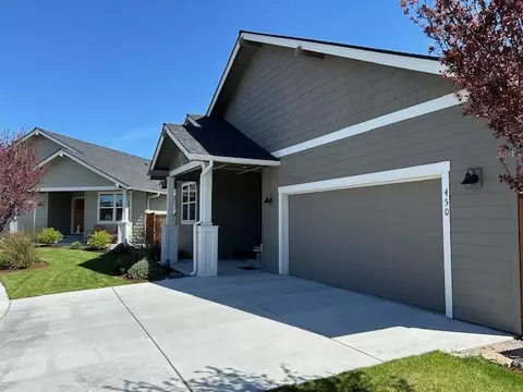 450 NE Oak Ct, Redmond, OR 97756