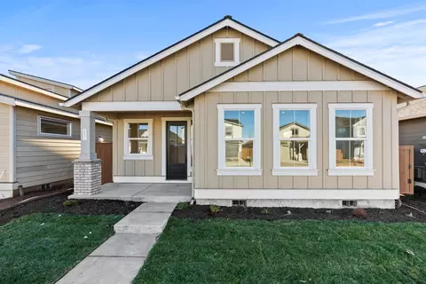 20879 SE Delta Dr, Bend, OR 97702