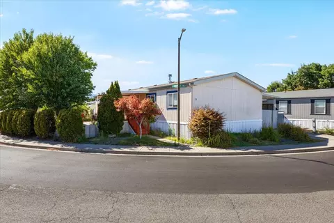 2552 Thorn Oak Dr #24, Medford, OR 97501