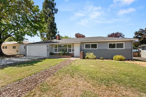 1440 Whitman Ave, Medford, OR 97501