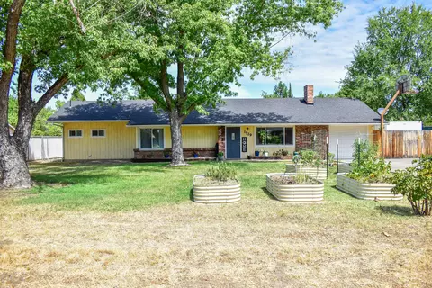 1529 Grand Ave, Medford, OR 97504