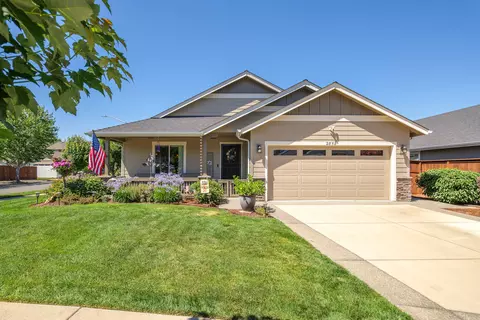 2858 SW Shimmer Ln, Grants Pass, OR 97527
