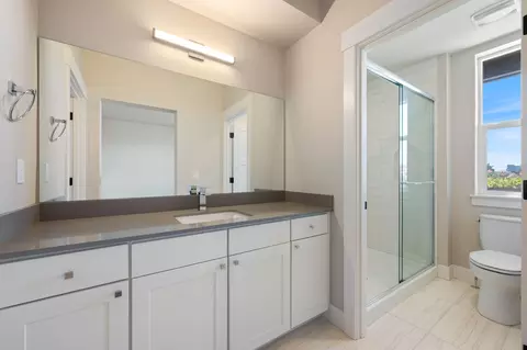 Bath - 20530 NEmpire Ave, Bend, OR 97701 photo 2 of 3