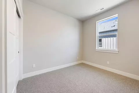 Bedroom - 20530 NEmpire Ave, Bend, OR 97701 photo 2 of 7