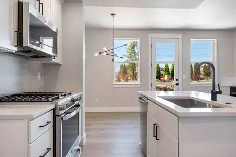 Kitchen - 20530 NEmpire Ave, Bend, OR 97701 photo 1 of 2