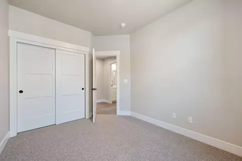 Bedroom - 20530 NEmpire Ave, Bend, OR 97701 photo 5 of 7
