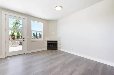 Living - 20530 NEmpire Ave, Bend, OR 97701 photo 2 of 6