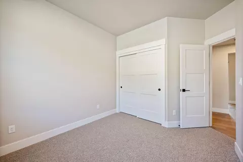 Bedroom - 20532 NEmpire Ave, Bend, OR 97701 photo 6 of 6